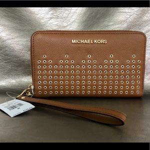MICHAEL KORS GROMMET LEATHER HAYES LG FLAT  WALLET